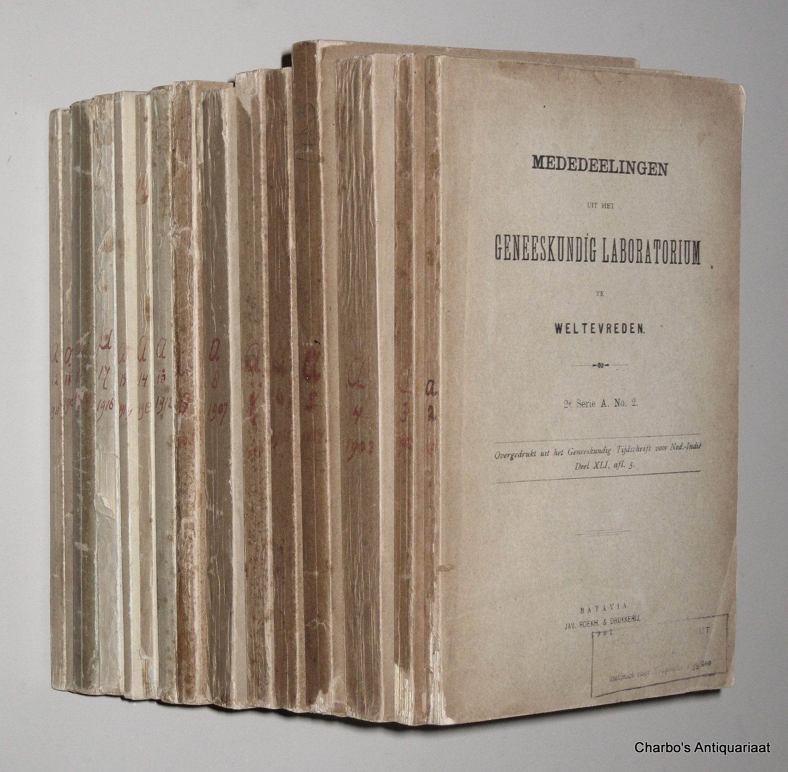 GENEESKUNDIG LABORATORIUM, -  Mededeelingen uit het Geneeskundig Laboratorium te Weltevreden, 2e serie A nos. 2-15 & 17.