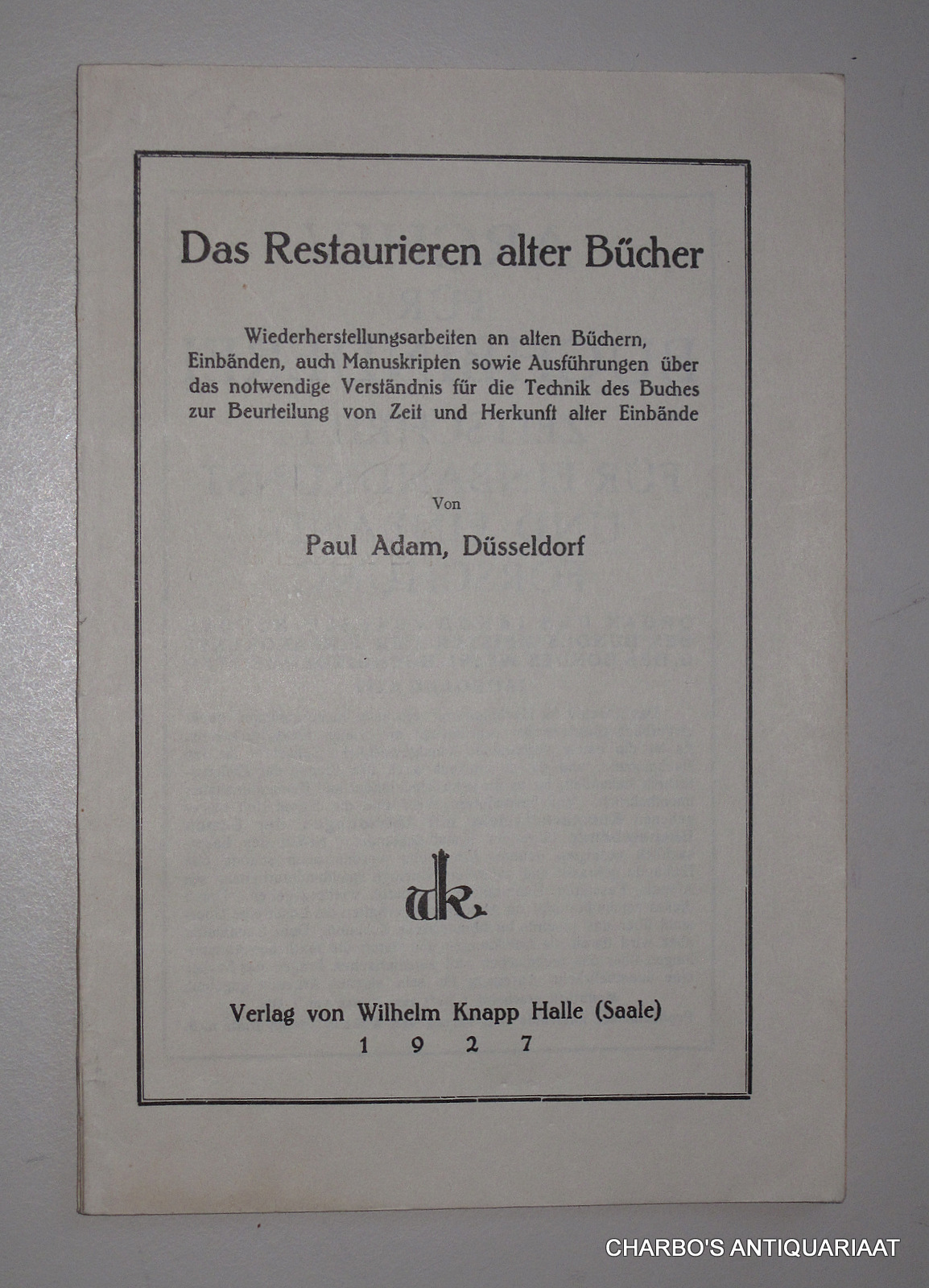 ADAM, PAUL, -  Das Restaurieren alter Bcher. Wiederherstellungsarbeiten an alten Bchern, Einbnden, auch Manuskripten sowie Ausfhrungen ber das notwendige Verstndnis fr die Technik des Buches zur Beurteilung von Zeit und Herkunft alter Einbnde.